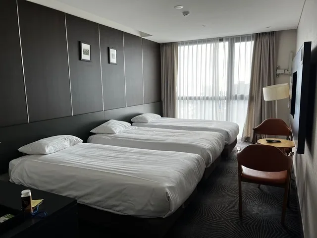 غرفة سوبيريور بثلاثة أسرّة، Hotel Goldendaisy Seogwipo Ocean 2/5