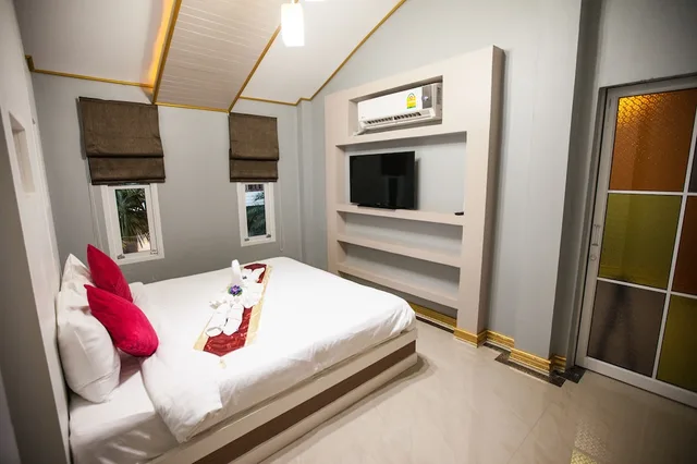 1 Bedroom, Exclusive, Suite, King Bed, Sofa, The Train Resort And Spa 4/9