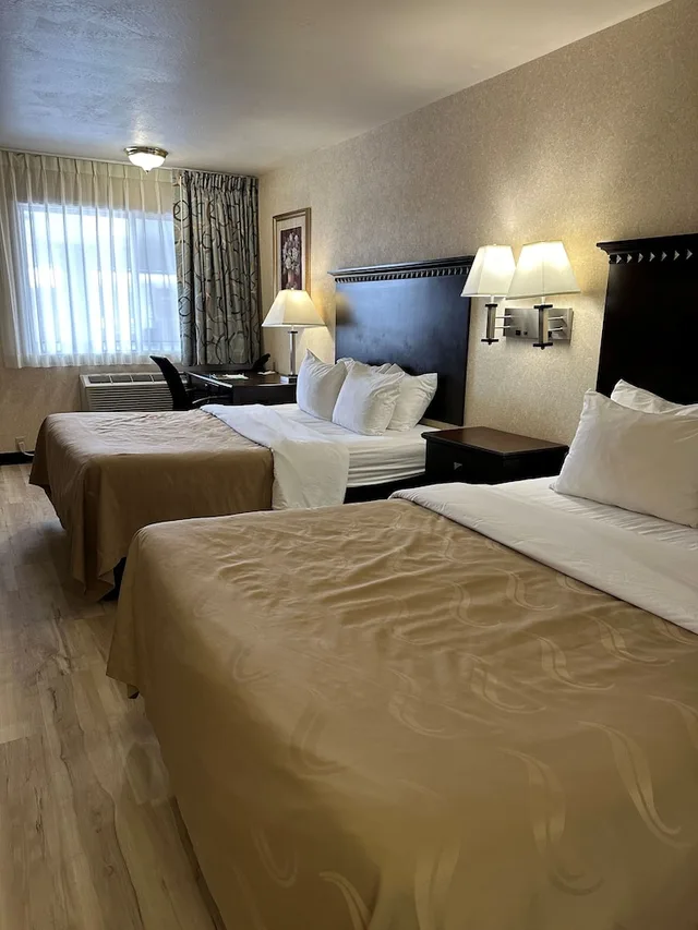 غرفة بسريرين كوين يُسمح فيها بالحيوانات الأليفة، Wingate by Wyndham Gunnison Near Western Colorado University 1/10