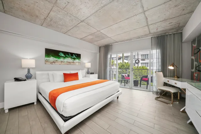 غرفة بسرير مزدوج بشرفة، Riviera Suites South Beach 1/10