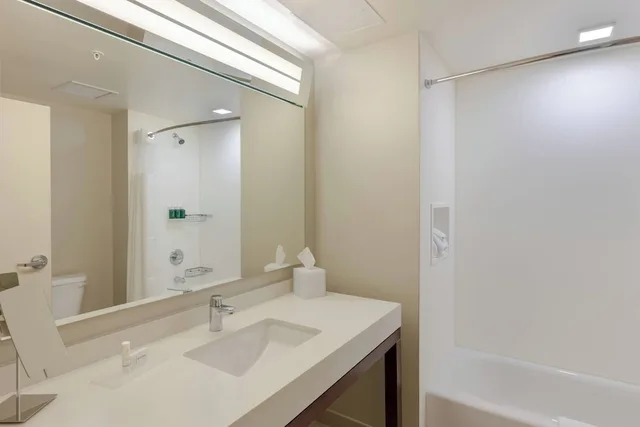 غرفة بسريرين كوين لذوي الإعاقة، Courtyard By Marriott Savannah Airport 3/3