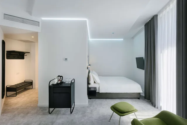 غرفة ديلوكس بسرير كينج بإطلالة على النهر، Golden Tulip Design Tbilisi 6/10