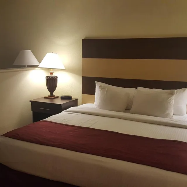 جناح جونيور بسرير كوين مع أريكة، Best Western Pine Springs Inn 6/9