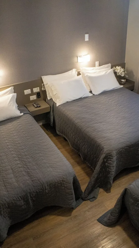 غرفة قياسية رباعية بسرير مزدوج وسريرين منفصلين، HOTEL NOHOTEL 4/10