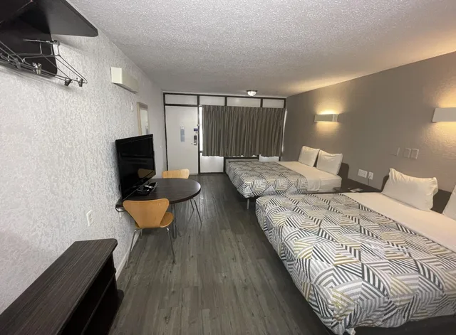 غرفة بسرير كوين، Motel6 Sallisaw, OK 3/8