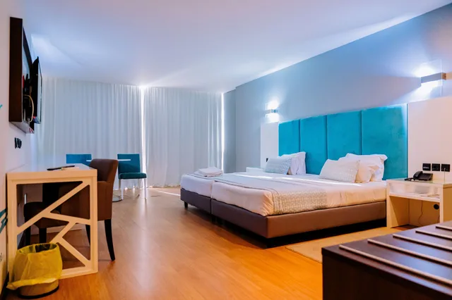 غرفة قياسية بسريرين منفصلين بإطلالة على القناة، Beira Terrace Hotel 2/5