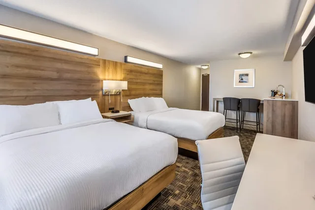 غرفة بسريرين كوين، Microtel Inn Suites By Wyndham Timmins 2/10
