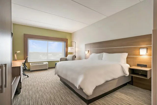 Standard, King Bed, Accessible, Holiday Inn Express Jacksonville South Bartram Prk 1/10