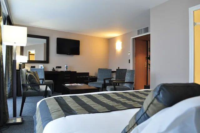 جناح بريفيليج بسرير كينج بشرفة، Westotel Nantes Atlantique 3/10