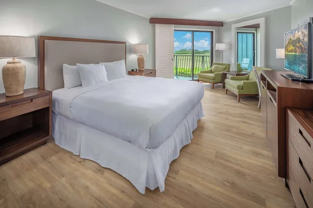 Room, King Bed, Partial Ocean View, OUTRIGGER Kauai Beach Resort & Spa 2/4