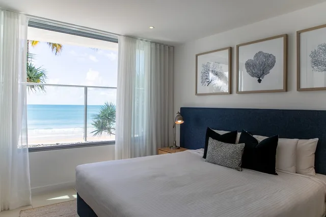 1 Bedroom, Spa, King Bed, Beach Front، On The Beach Noosa 3/6