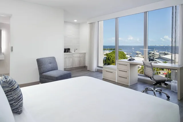 جناح بإطلالة على المدينة بغرفة نوم واحدة، Courtyard Miami Coconut Grove Hotel 1/2