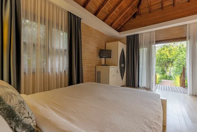 غرفة كلاسيكية بسرير مزدوج بإطلالة على الحديقة، Villa Lukka 1/8