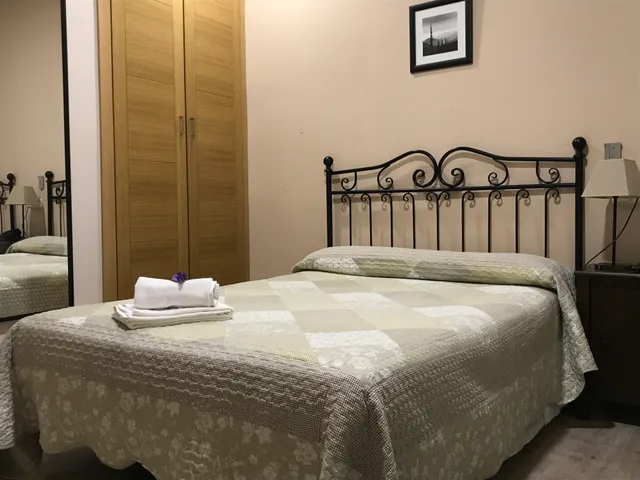 غرفة قياسية بسرير مزدوج، Hostal El Pilar 2/10