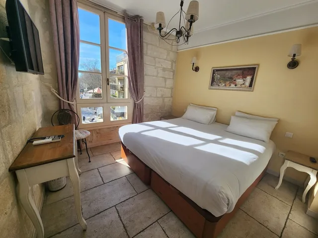 غرفة كومفورت بسرير كينج، Hotel Le Tivoli Theopolis 1/3
