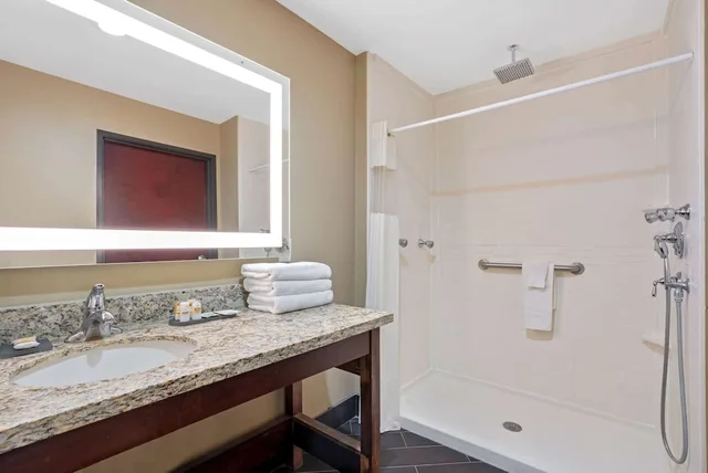 جناح عائلي بسرير كينج لذوي الإعاقة، La Quinta Inn Suites Houston Willowbrook 3/4