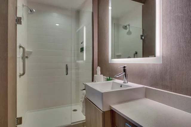 جناح بسرير كينج مع سرير سحّاب إضافي، SpringHill Suites by Marriott Gulfport I-10 3/7