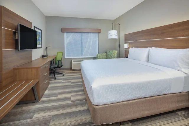 غرفة قياسية بسرير كينج، Holiday Inn Express Hotel & Suites Surprise 1/4