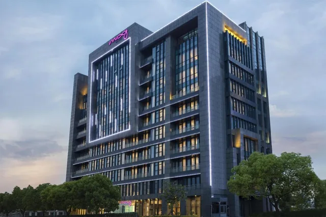 غرفة كبيرة بسرير كينج بإطلالة على المدينة، Moxy Shanghai Hongqiao NECC 1/1