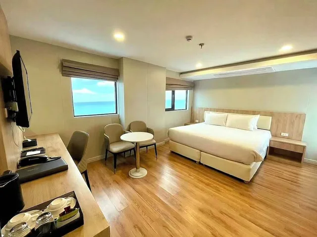 Superior, Twin Beds, Ocean Front، Golden Jomtien Beach Hotel 1/4