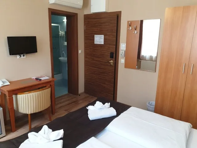 غرفة ديلوكس بسريرين منفصلين، Six Inn Hotel Budapest 2/3