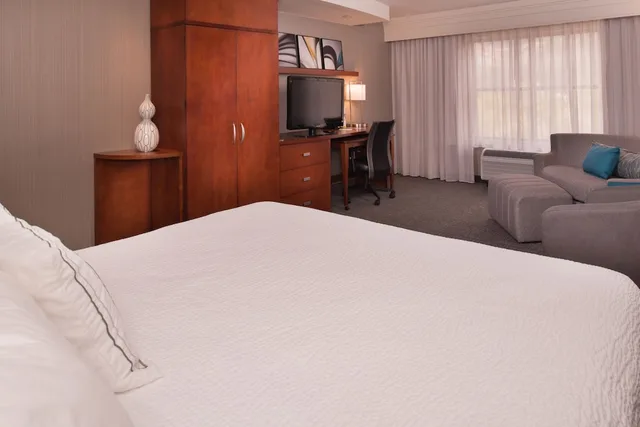 room, multiple beds، Courtyard Thousand Oaks Ventura County 2/4