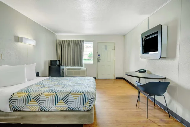 غرفة قياسية بسرير كوين، Motel6 Lima, OH 5/6