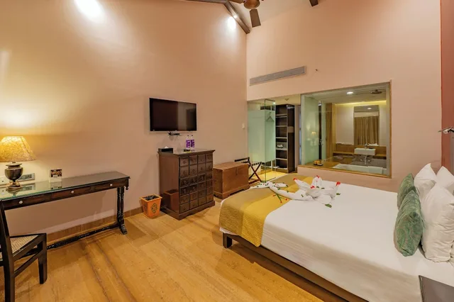 غرفة ديلوكس بسرير كينج بشرفة بحوض استحمام، O Hotel Goa, Candolim Beach 5/8