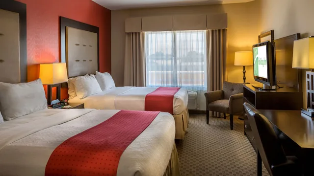 Standard, 2 Queen Beds, Holiday Inn Oklahoma City Airport 2/10