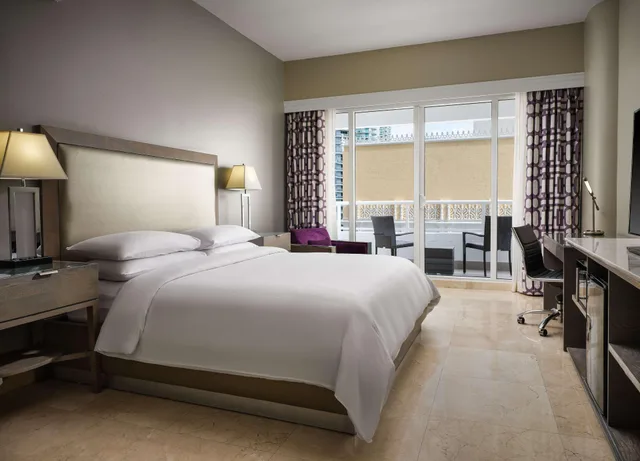 غرفة بشرفة، Doubletree By Hilton Grand Hotel Biscayne Bay 1/3