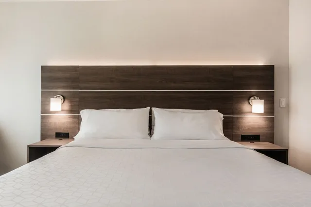 غرفة قياسية بسرير كينج، Holiday Inn Express and Suites Welland 5/8