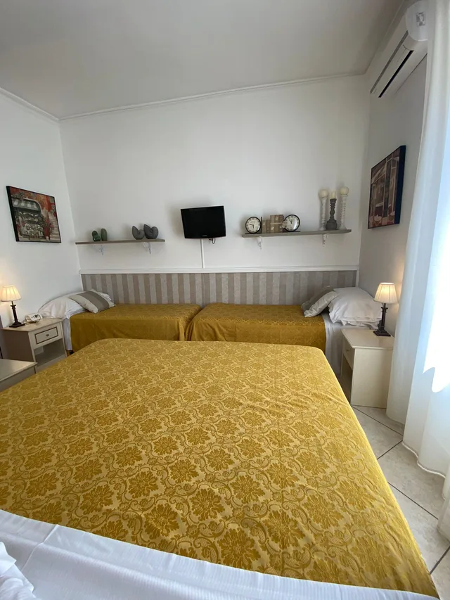 غرفة رباعية، Hotel Europeo 4/6