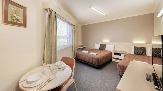 Family Suite, 2 Double and Twin Beds، Sapphire City Motor Inn Inverell 7/10