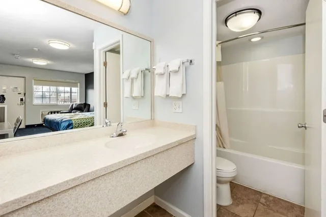 غرفة بسريرين كوين، Grove City Travel Inn Columbus South 6/7