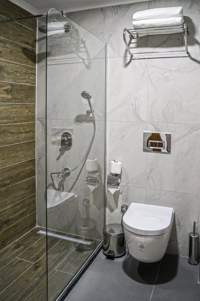 غرفة عائلية بسرير كوين وسريرين منفصلين، Side Village Hotel 7/9