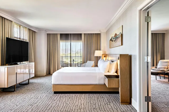 جناح ركني بسرير كوين بشرفة بغرفة نوم واحدة مع أريكة، Jw Marriott Desert Ridge Resort And Spa Phoenix 1/2