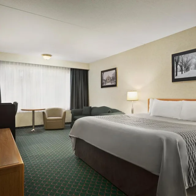 غرفة قياسية بسرير كينج، Travelodge by Wyndham Winnipeg East 2/9