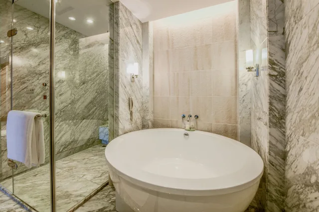 Regency, Suite, King Bed, Garden View, Balcony، Hyatt Dongguan 2/3