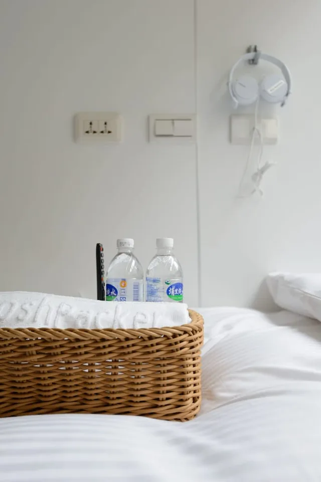 Female Dorm, Single, Shared Bathroom, Poshpacker Hotel 3/4