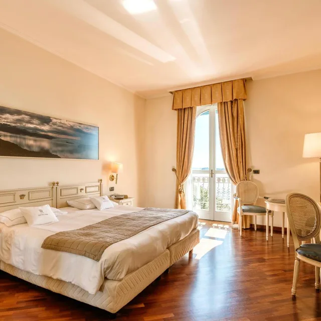 غرفة ثلاثية، Hotel Savoy Palace 3/8