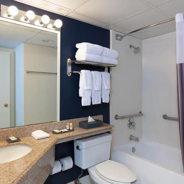 غرفة ديلوكس بسرير مزدوج مع أريكة، La Quinta Inn and Suites by Wyndham Secaucus Meadowlands 7/7