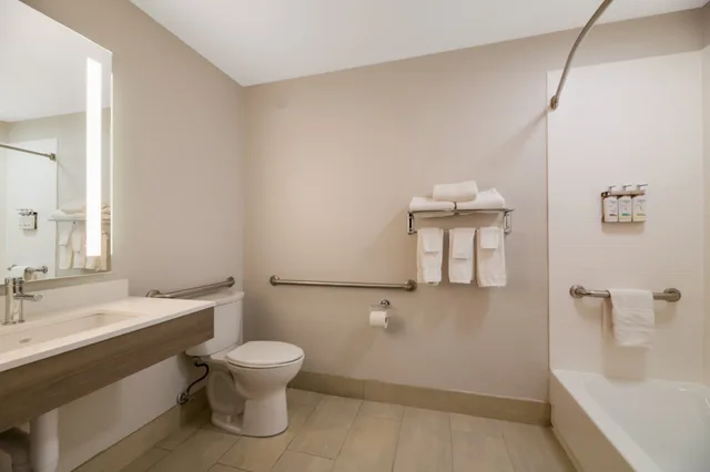 غرفة بسريرين كوين لذوي الإعاقة، Holiday Inn Express Hotel Suites the Villages 2/3