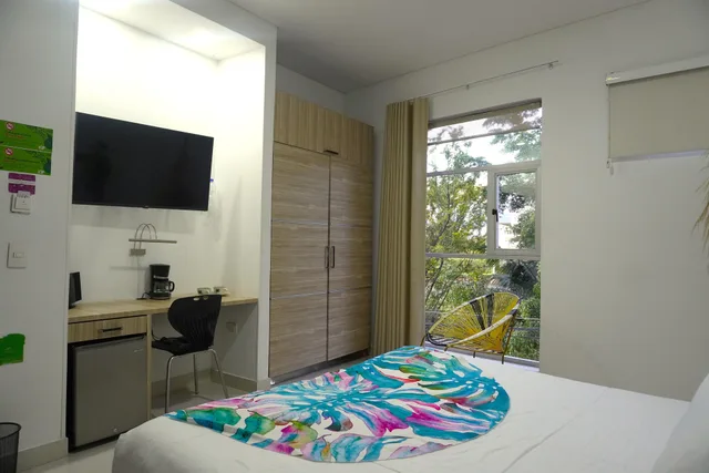 جناح جونيور، Hotel Bolivariana Plaza 3/6