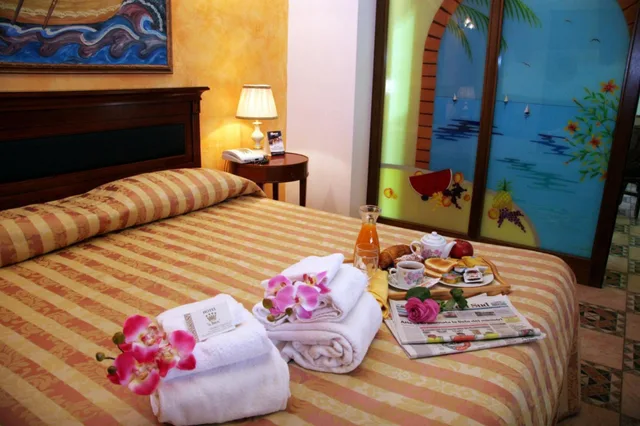 غرفة ثلاثية، Hotel U Bais 6/8