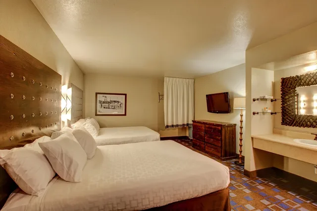Pointe, Suite, 2 Queen Beds, Sofa, Low Floor، The Nautical Beachfront Resort 1/6