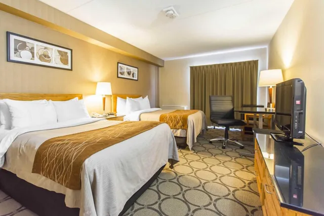 Upgrade, 2 Double Beds، Comfort Inn Yarmouth 3/8