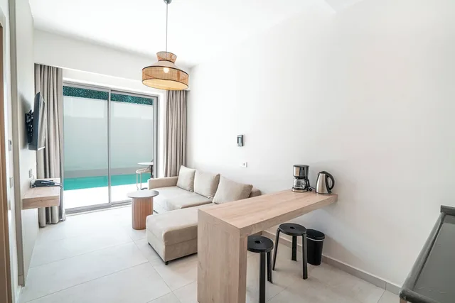 جناح إليت بسرير كينج مع أريكة، Victoria Princess Hotel Side - Adults Only 5/6