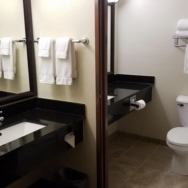 Room, 2 Queen Beds, Americinn By Wyndham Rhinelander 5/8