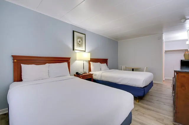 غرفة بسريرين مزدوجين، Rideau Motor Inn 2/5