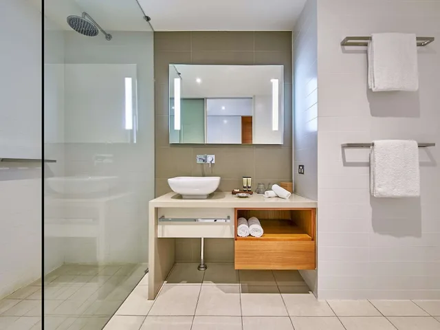 Superior, King Bed, Water View، The Sebel Mandurah 9/10